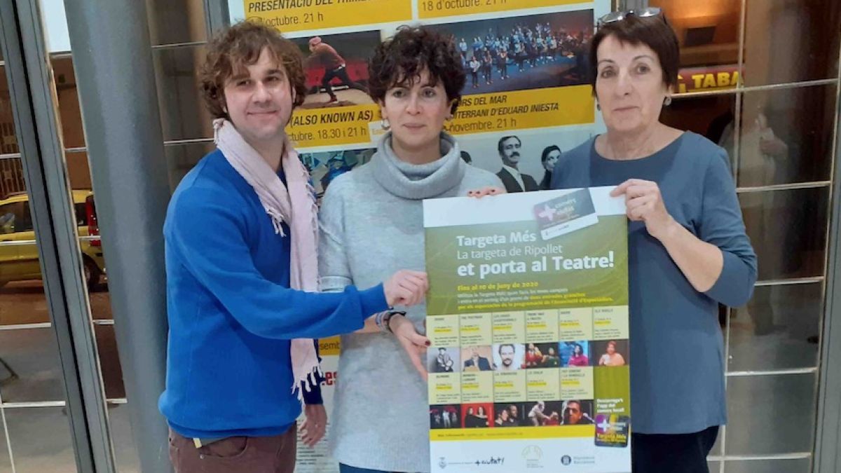 Els regidors de Cultura i Comerç amb la Presidenta de l'AETMVR.