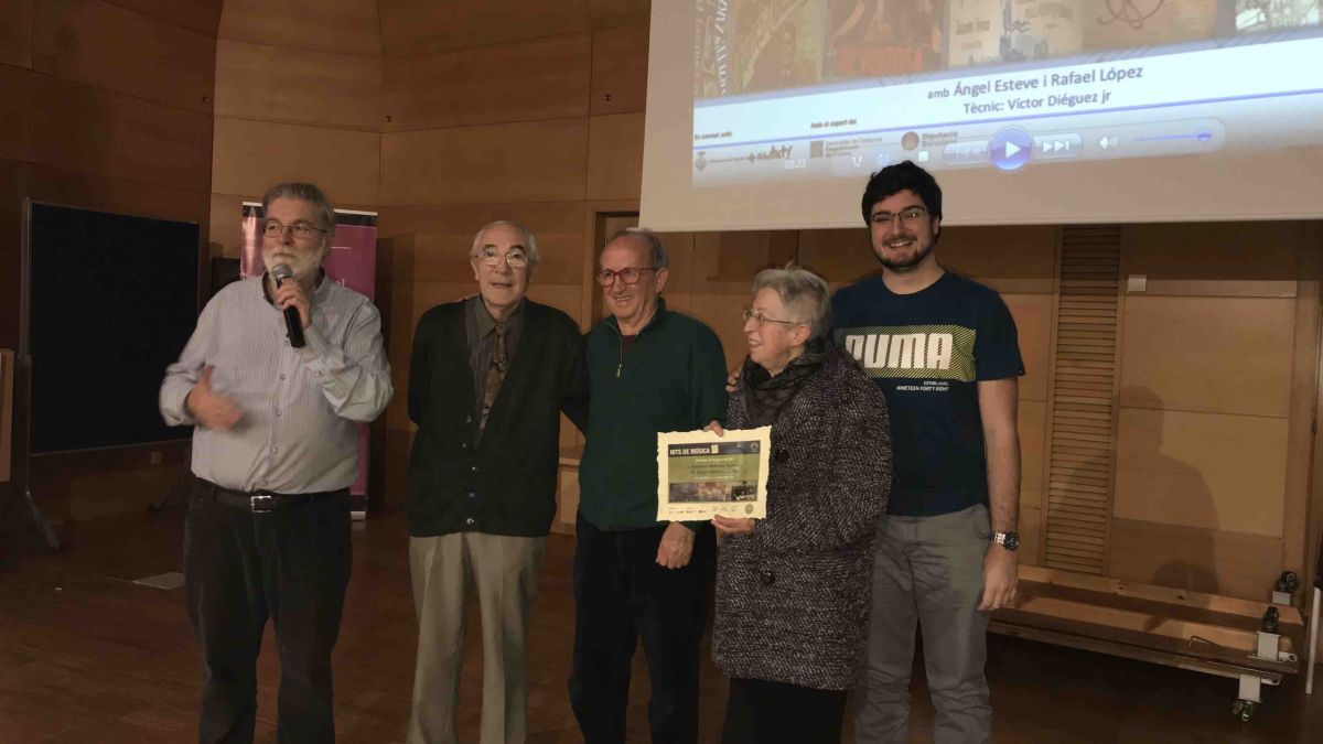 El moment del lliurament del diploma (Fotografia de José Ramon)