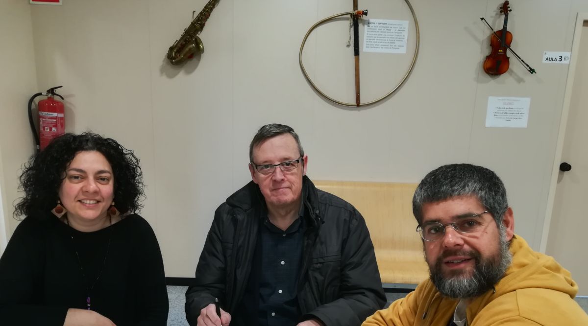 Signatura del conveni de col·laboració amb els responsables de l'Escola Municipal de Música.